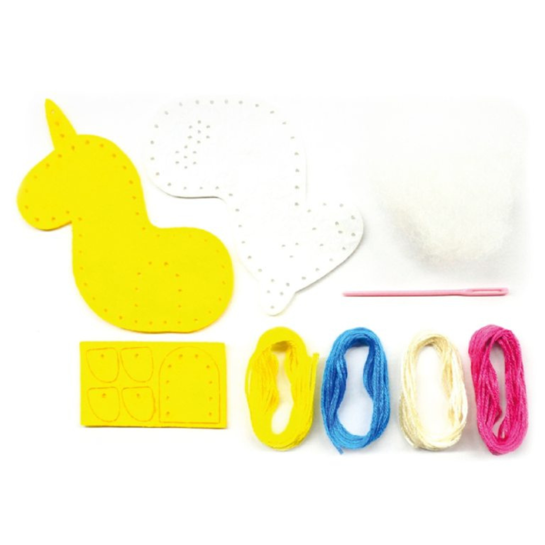 kit de artesanato com formas de tecido e lã para fazer um unicórnio