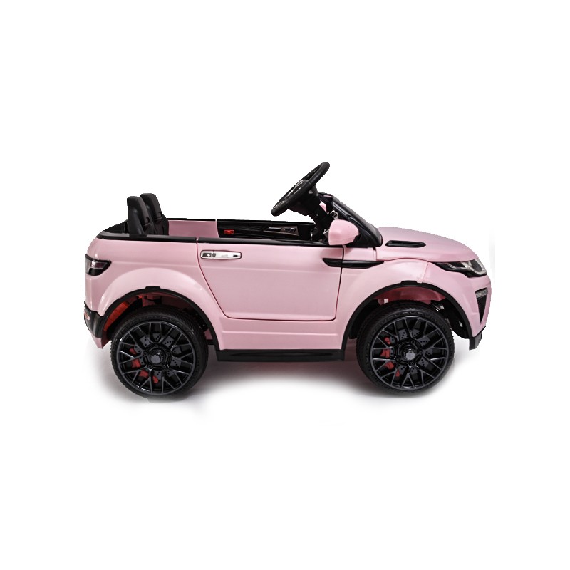 Carro elétrico infantil cor de rosa com volante preto e dois assentos