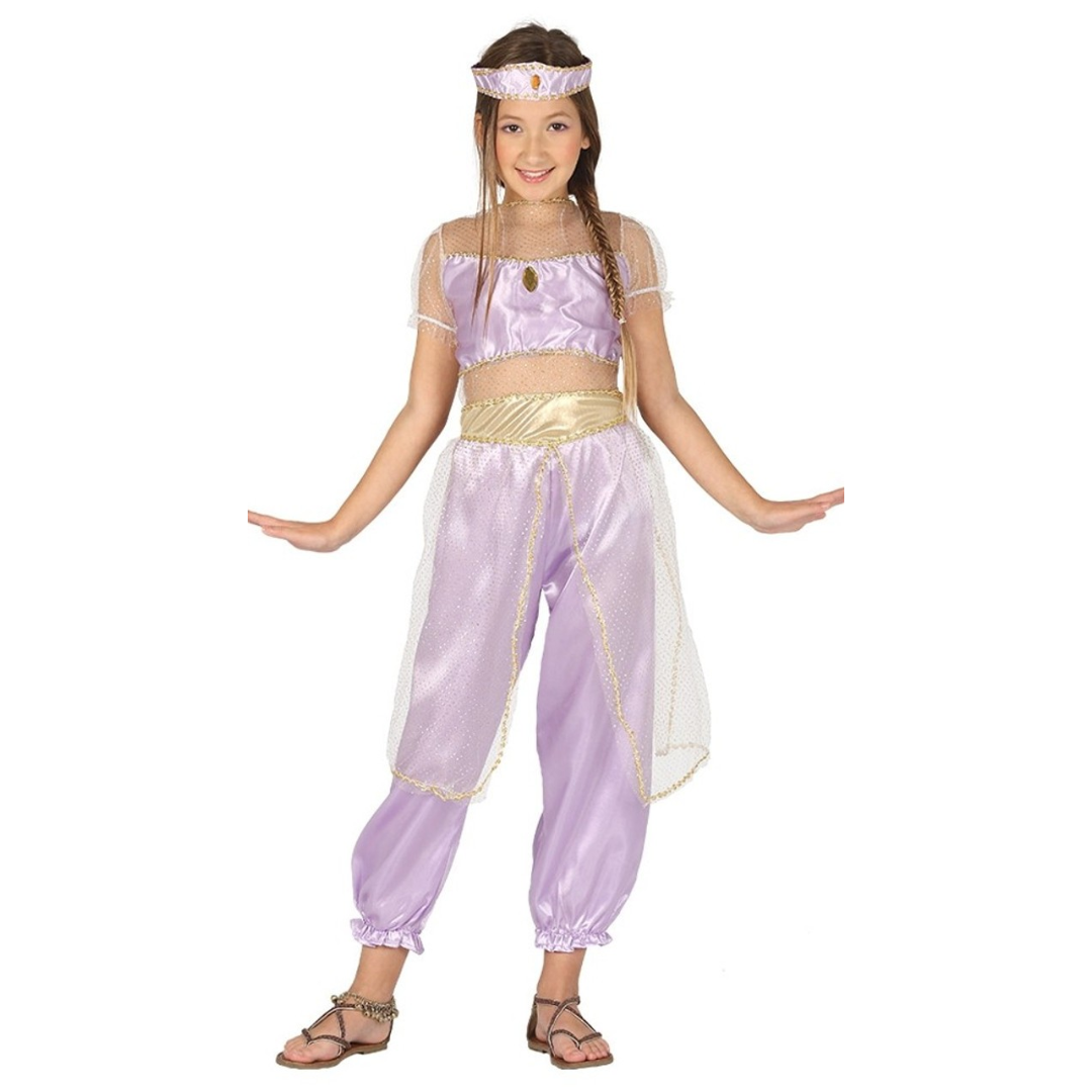 Fato de princesa infantil lilás com detalhes dourados e banda de cabeça, calçada com sandálias castanhas.