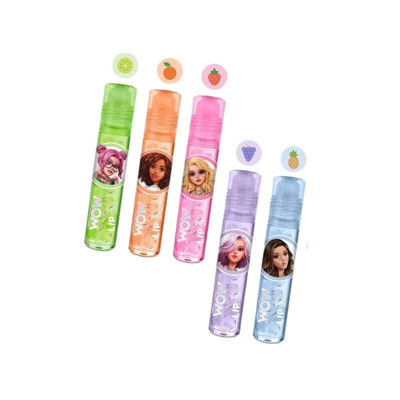 Cinco tubos de brilho labial coloridos com imagens de mulheres e ícones de frutas.