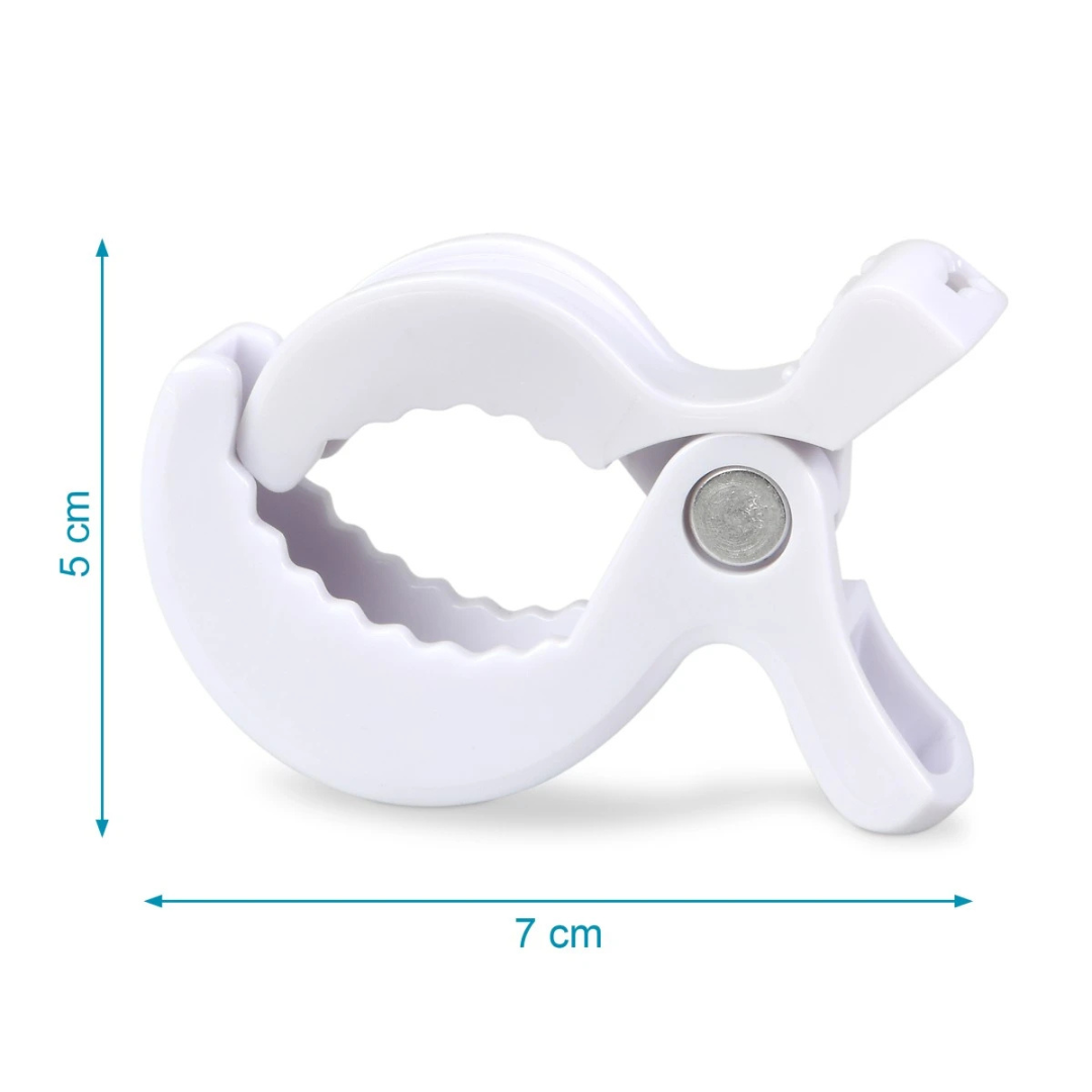 Pinça plástica branca com textura dentada e mola metálica