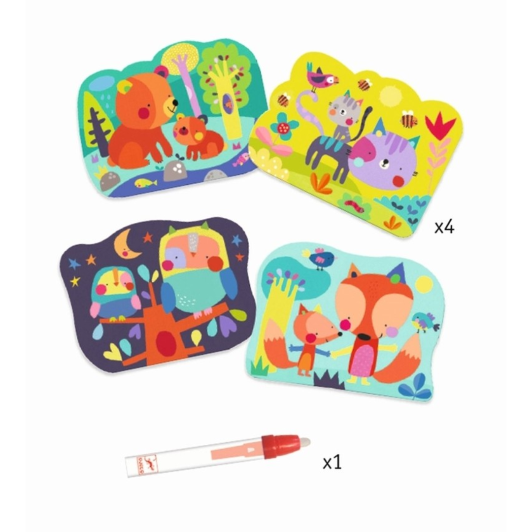 Conjunto de 4 painéis coloridos com animais e marcador vermelho