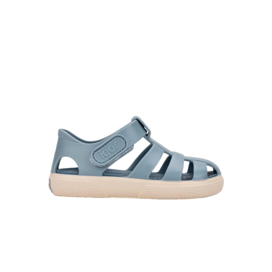 Sandália infantil azul claro com fecho de velcro e sola bege