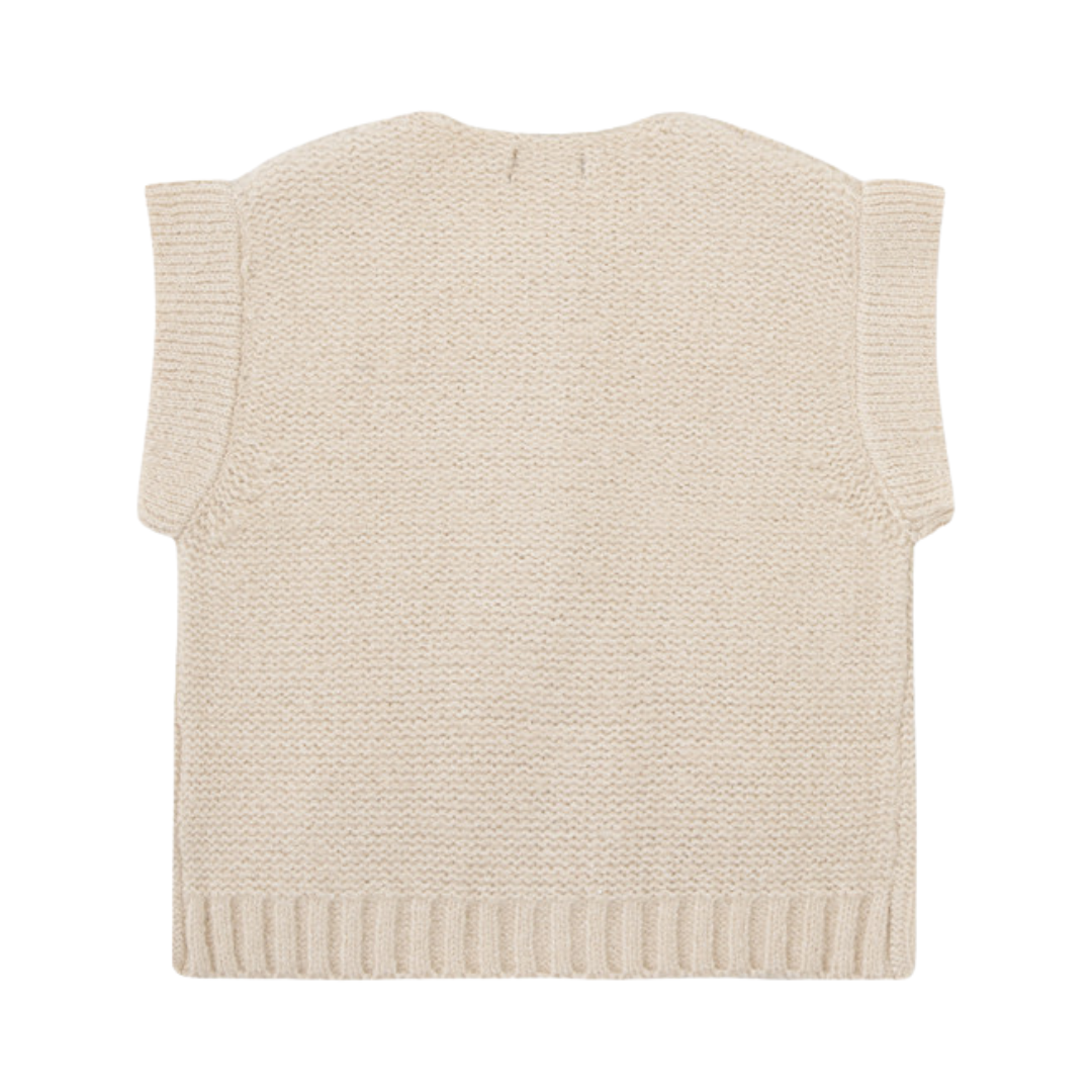 Colete bege claro de malha visto por trás, sem mangas, em fundo branco.