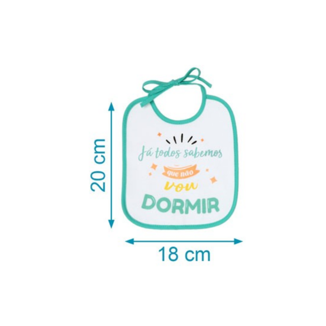 Babete branco bordado com fita verde e texto colorido