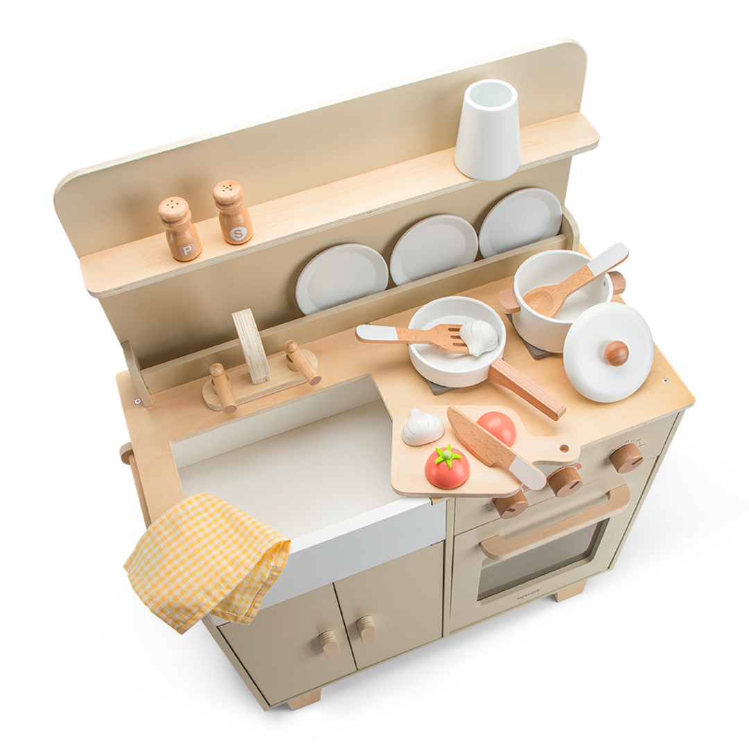 Mini cozinha de brincar em madeira com acessórios e utensílios em madeira e branco