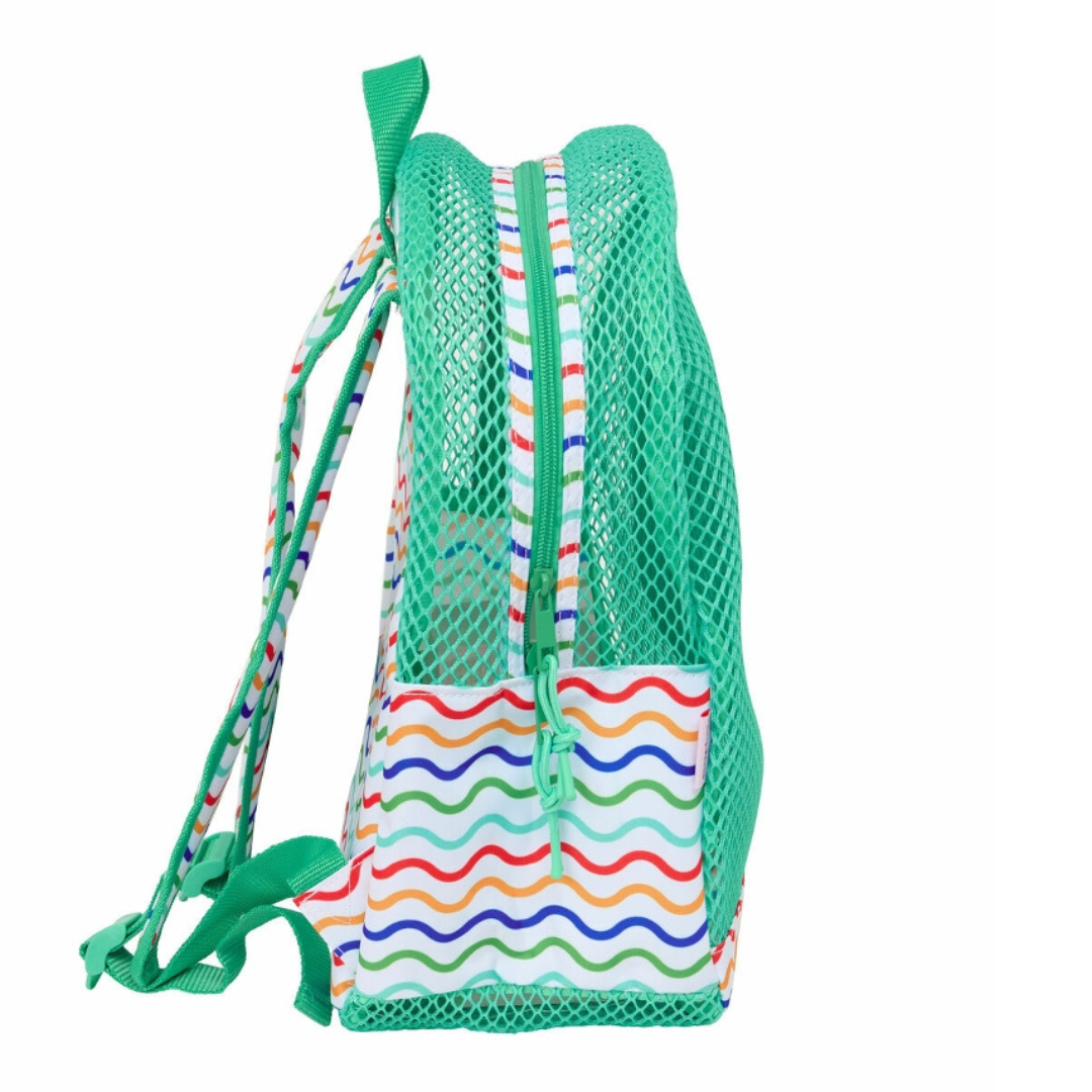 Mochila verde em rede com padrão colorido ondulado e bolso frontal.