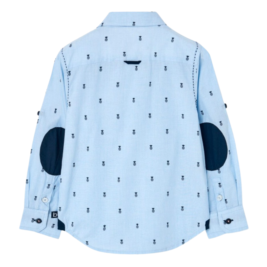 Camisa azul clara com padrão de abacaxis e cotoveleiras escuras