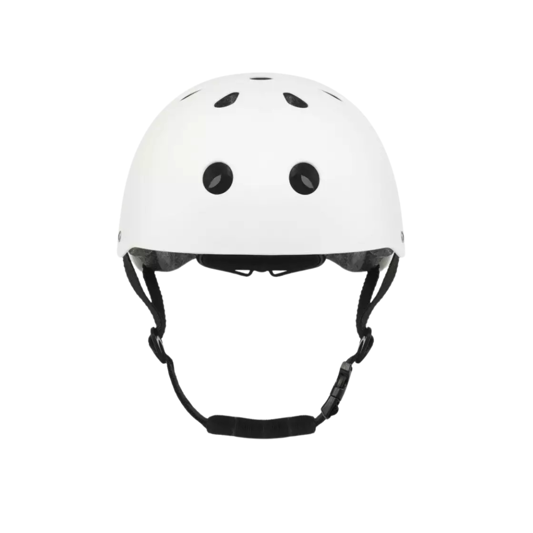 Capacete branco com tiras pretas e orifícios de ventilação