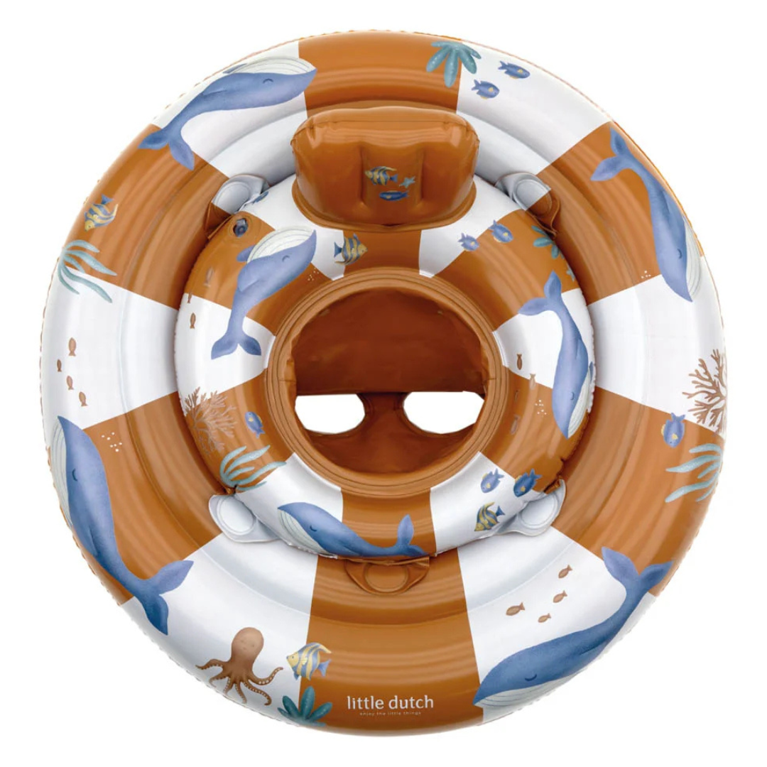Boia insuflável infantil castanho e branco com ilustrações de baleias e peixes.
