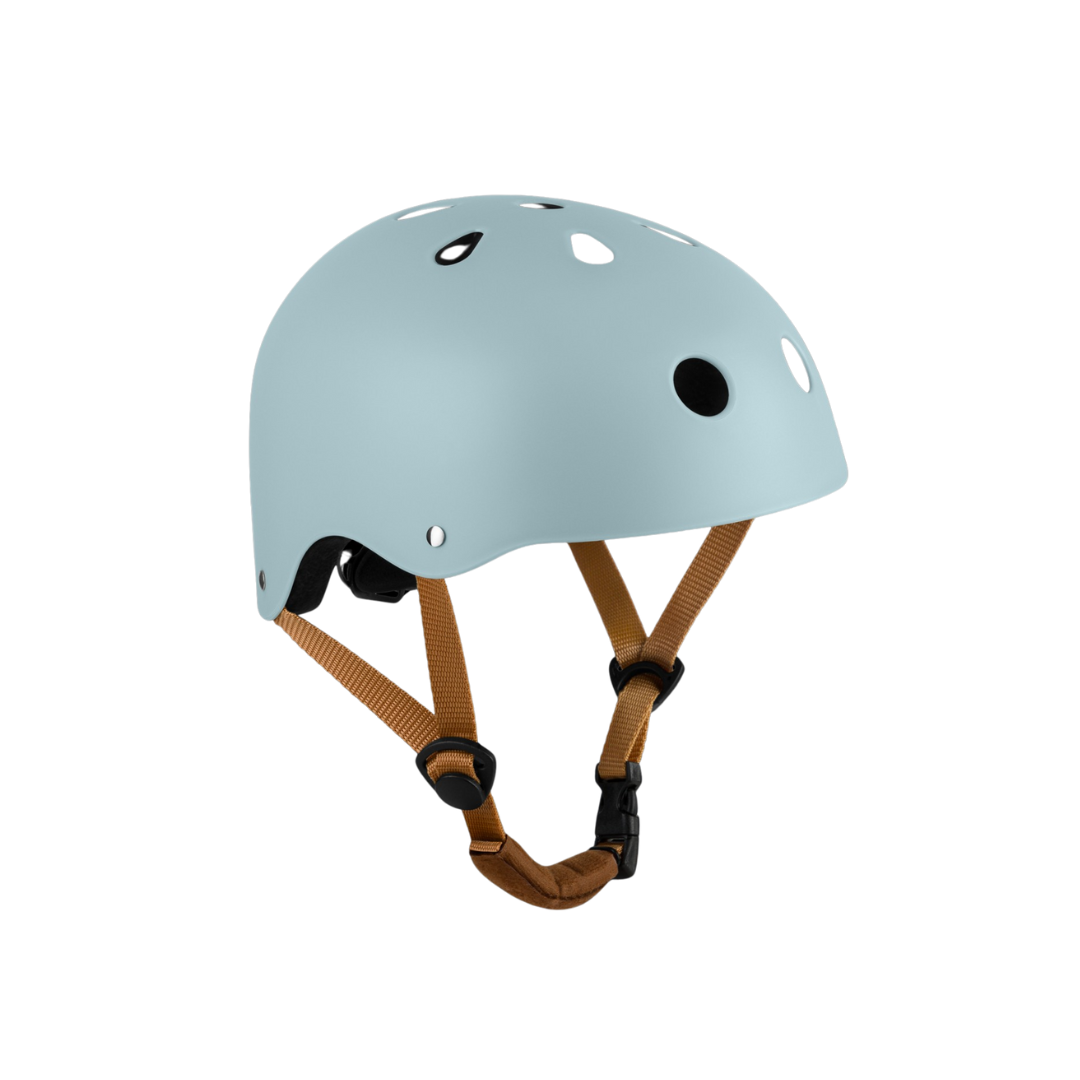 Capacete azul claro com tiras castanhas e aberturas de ventilação