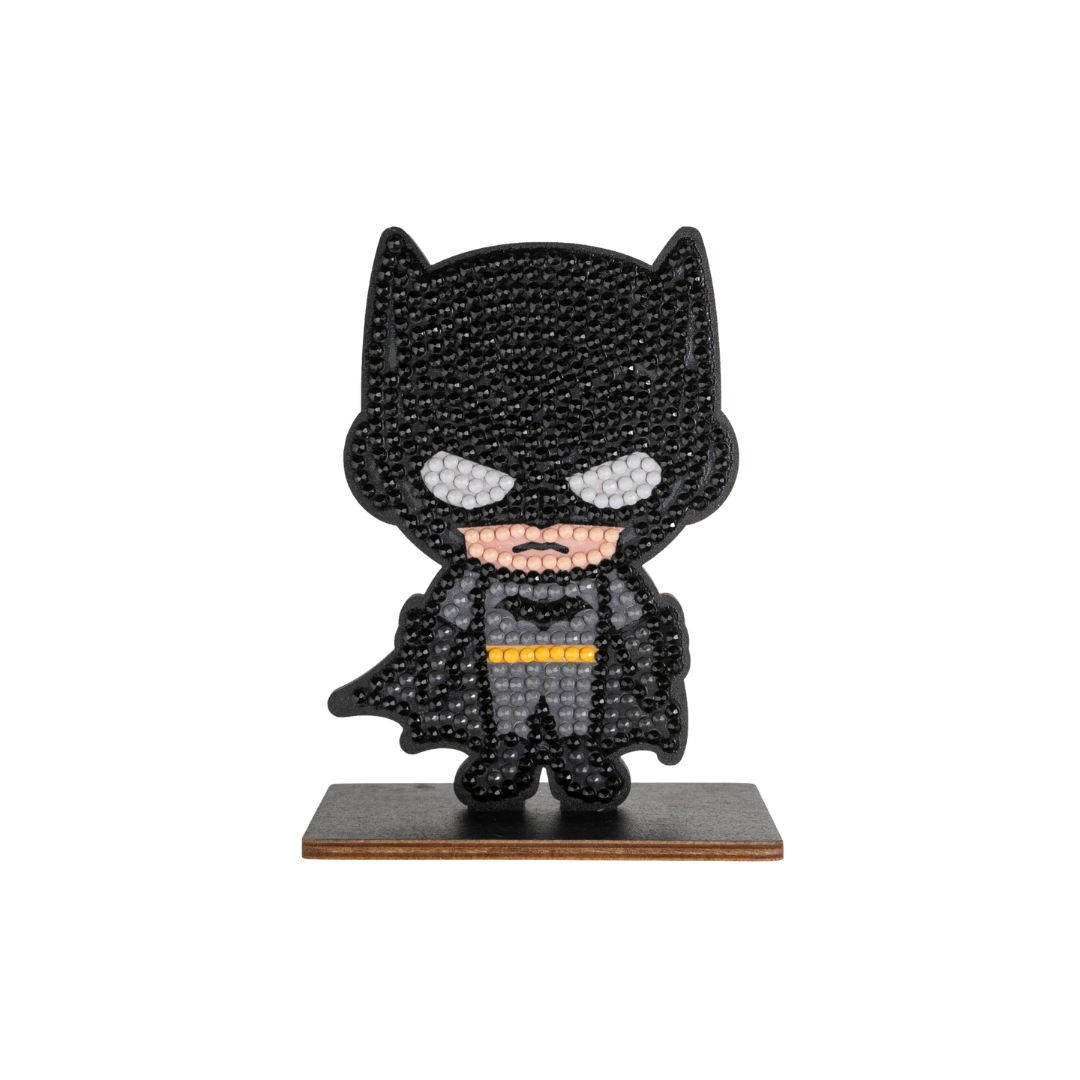 Figura decorativa do Batman com pedras brilhantes em base de madeira