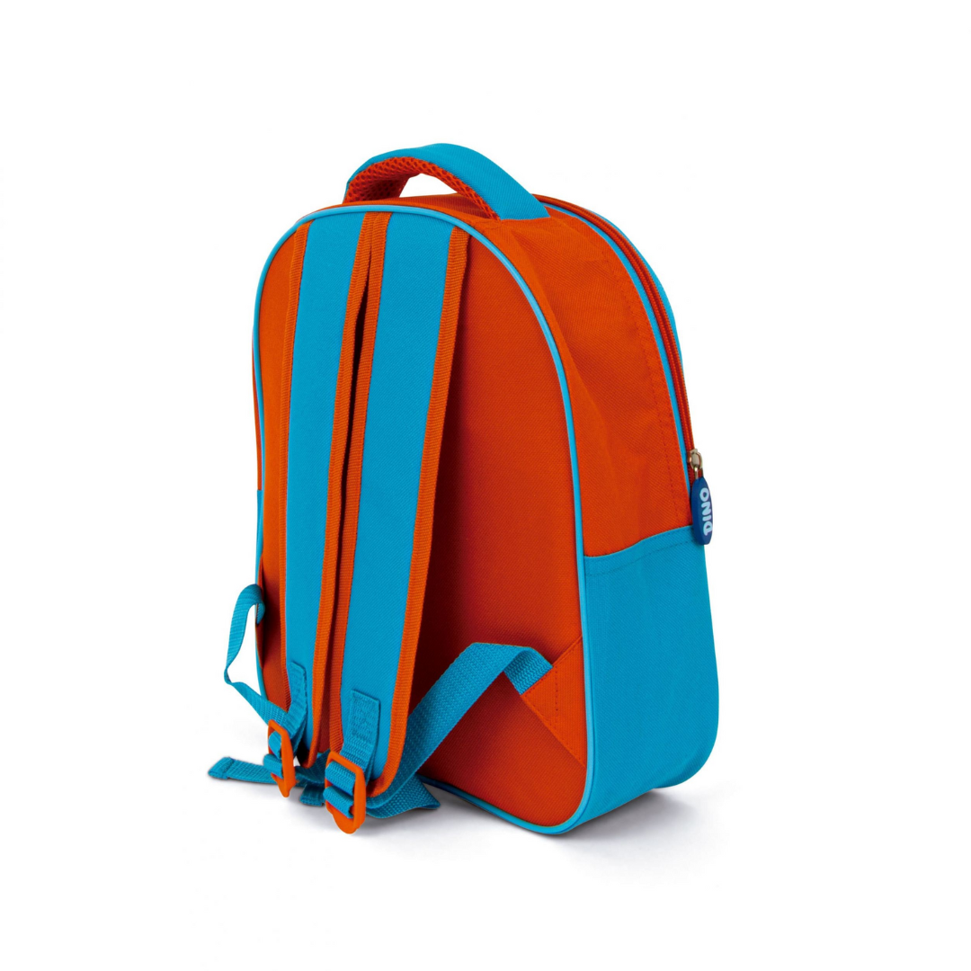 Mochila azul e laranja vista de costas