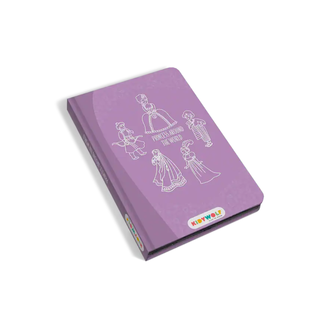 Livro de capa dura lilás com ilustrações de princesas e texto em inglês