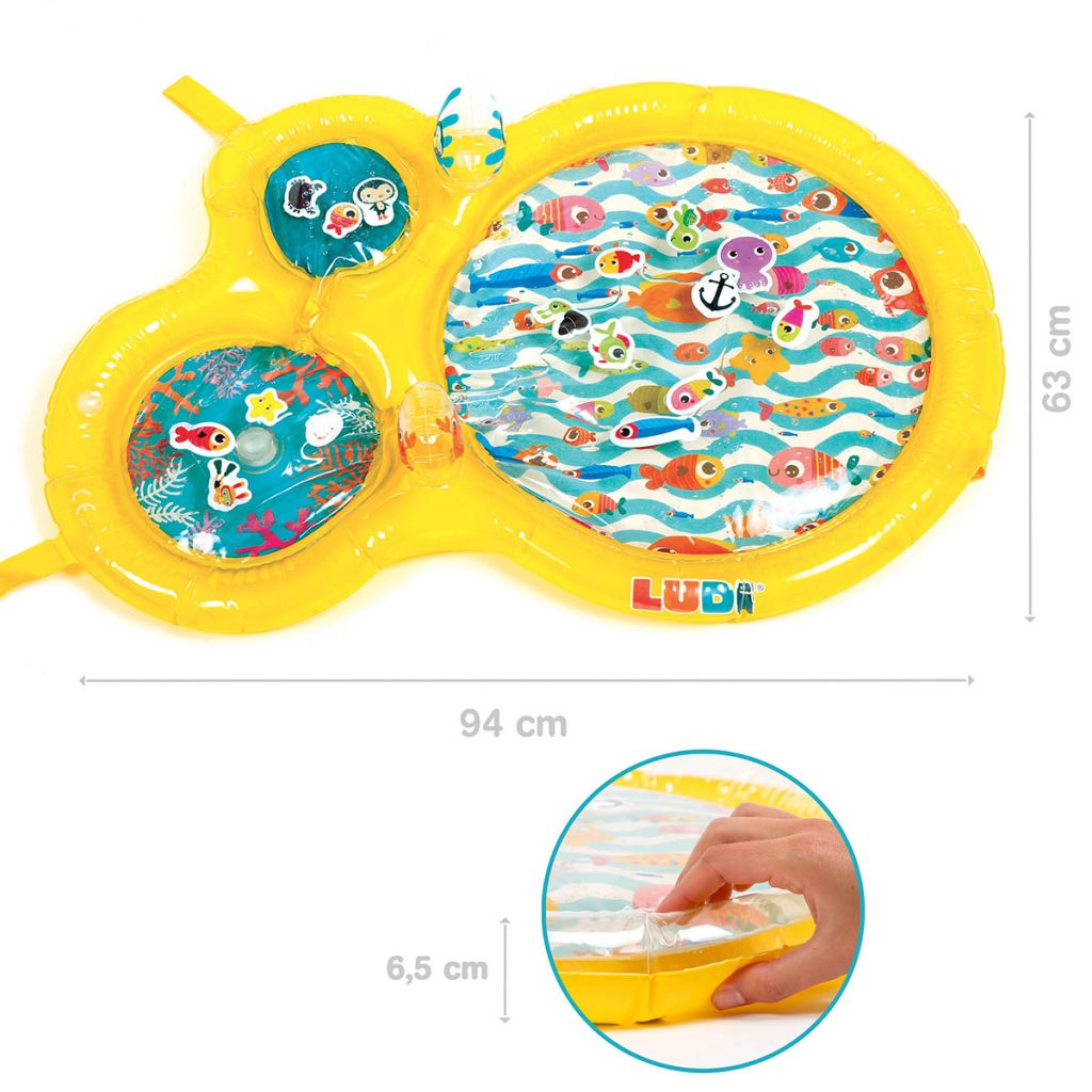 Tapete insuflável infantil amarelo com desenho de peixes coloridos e âncoras, 94x63 cm, marca LUDI.