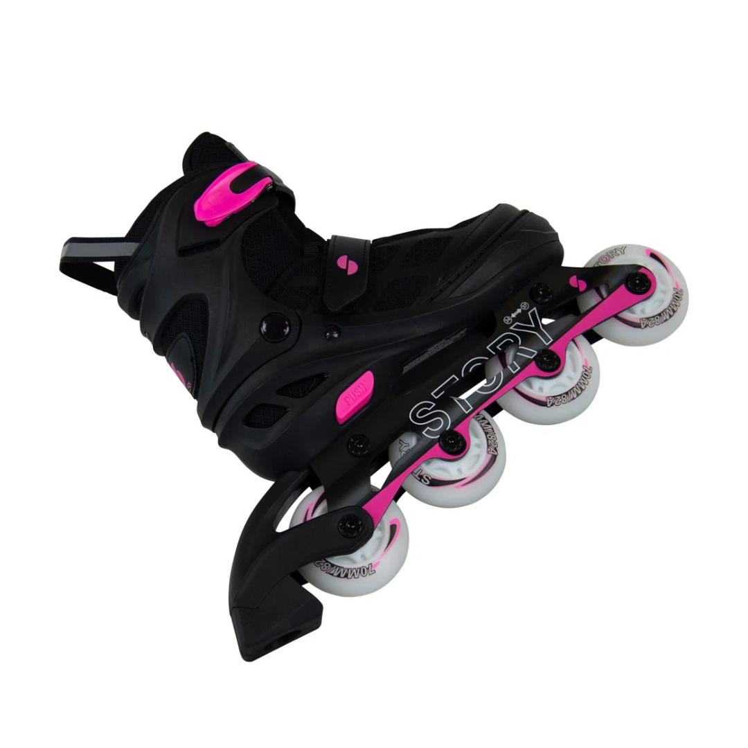 Patins em linha preto com detalhes rosa e rodas brancas