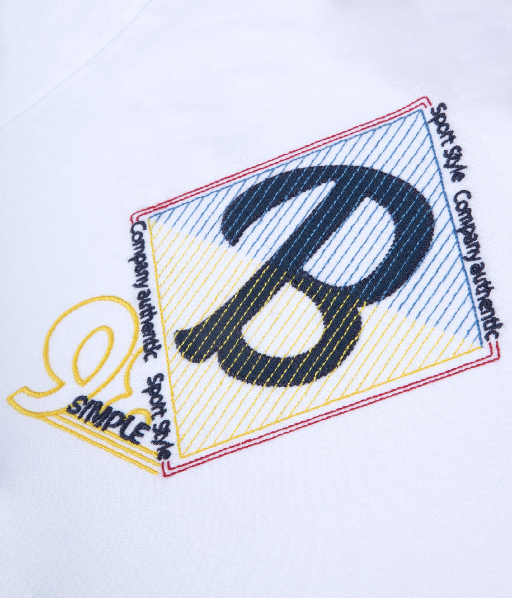 Estampado em tecido branco com letra B grande e texto Company authenthic sport style SIMPLE