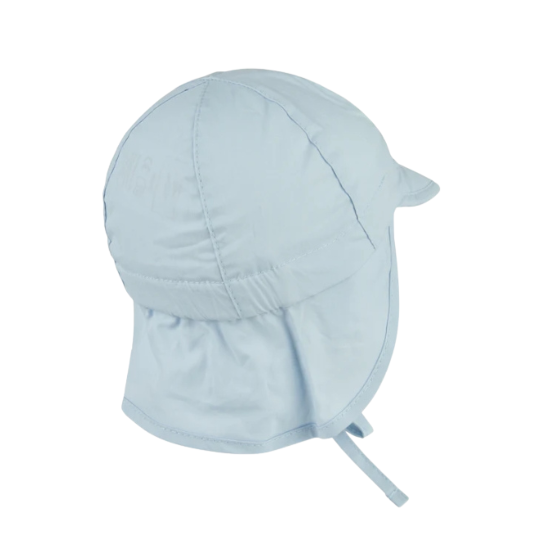 Chapéu azul claro para criança com proteção para nuca e pala pequena