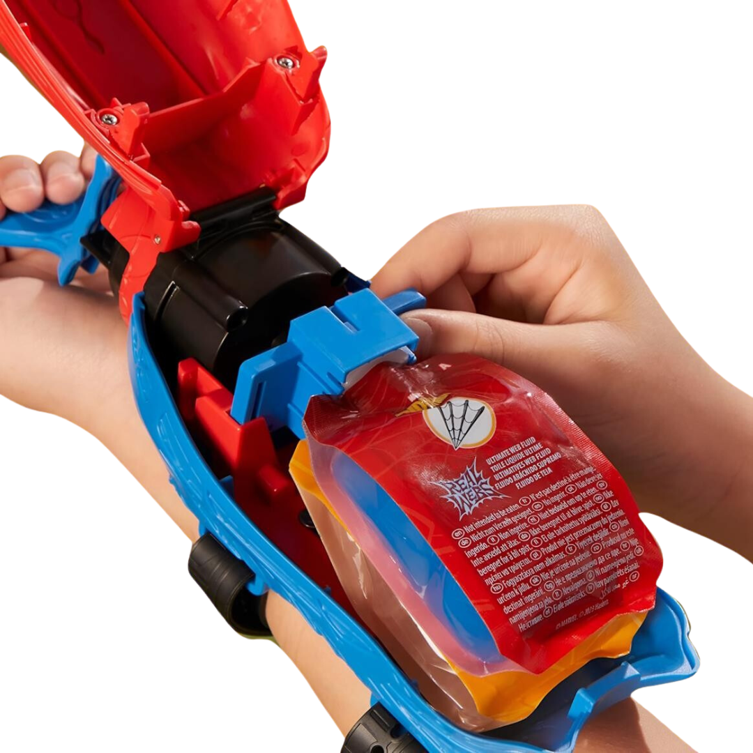 Brinquedo colorido de plástico aberto com compartimento interno e pacote plástico vermelho