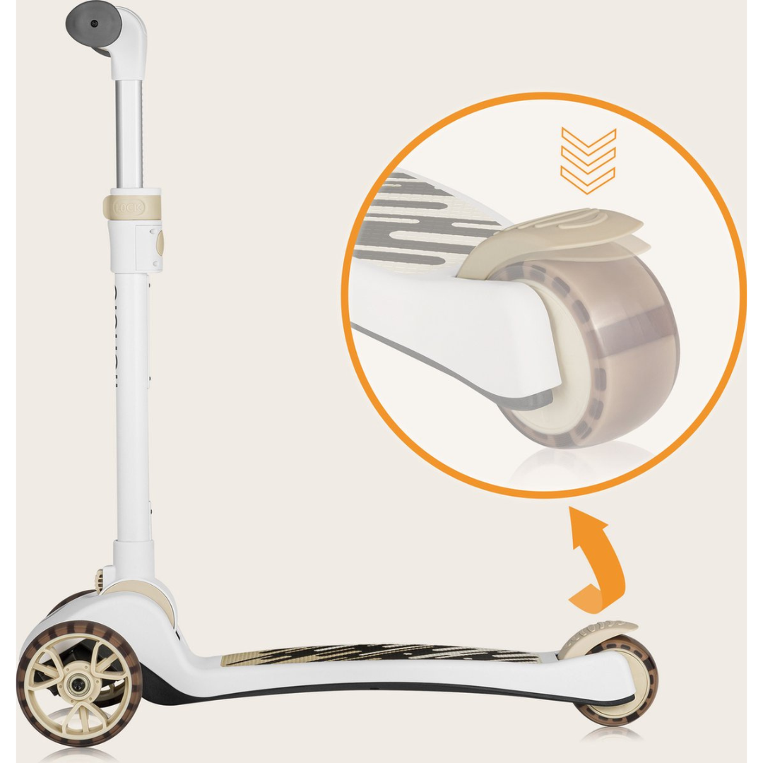 Trotinete branca com rodas castanhas translúcidas e travão destacado