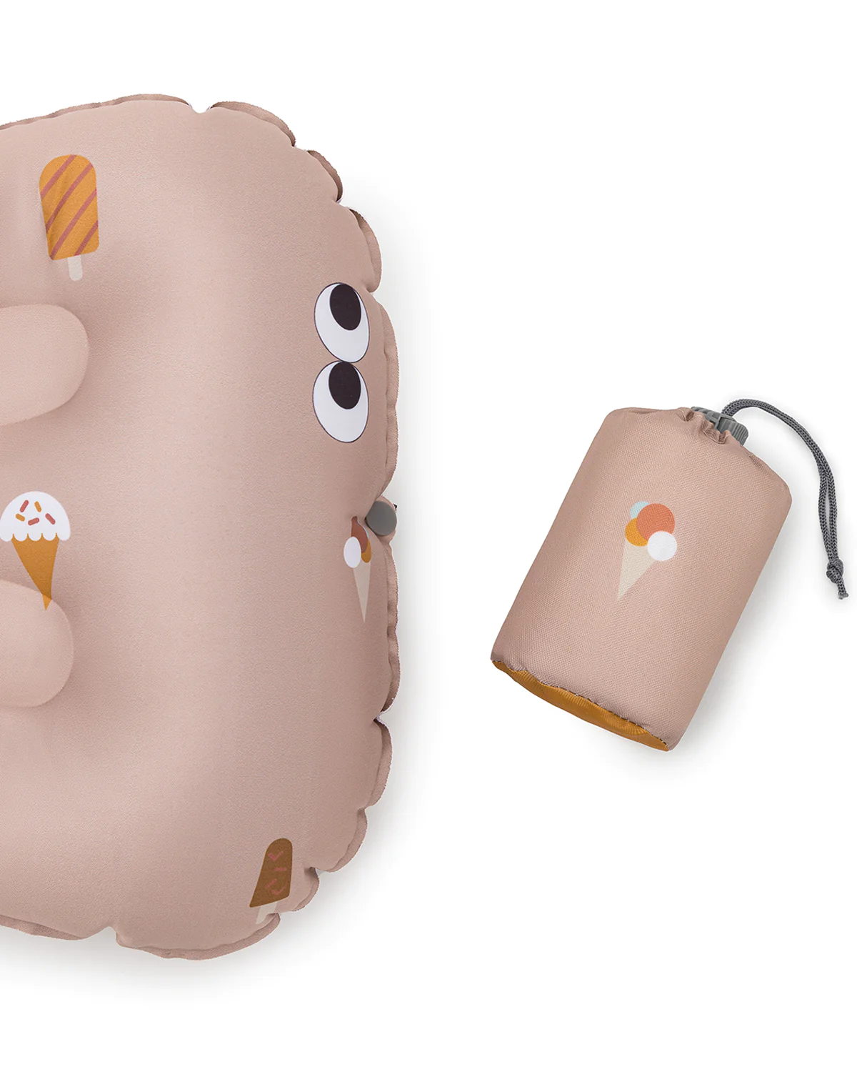 Almofada rosa com desenhos de gelados e bolsa com cordão cinzento