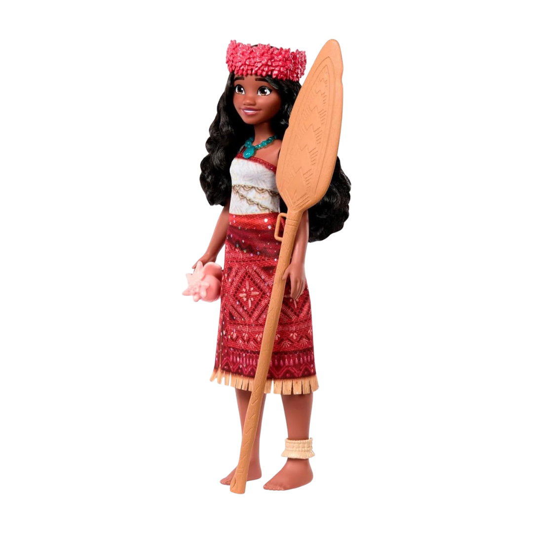 Boneca feminina com vestido vermelho, coroa vermelha, segurando remo e concha