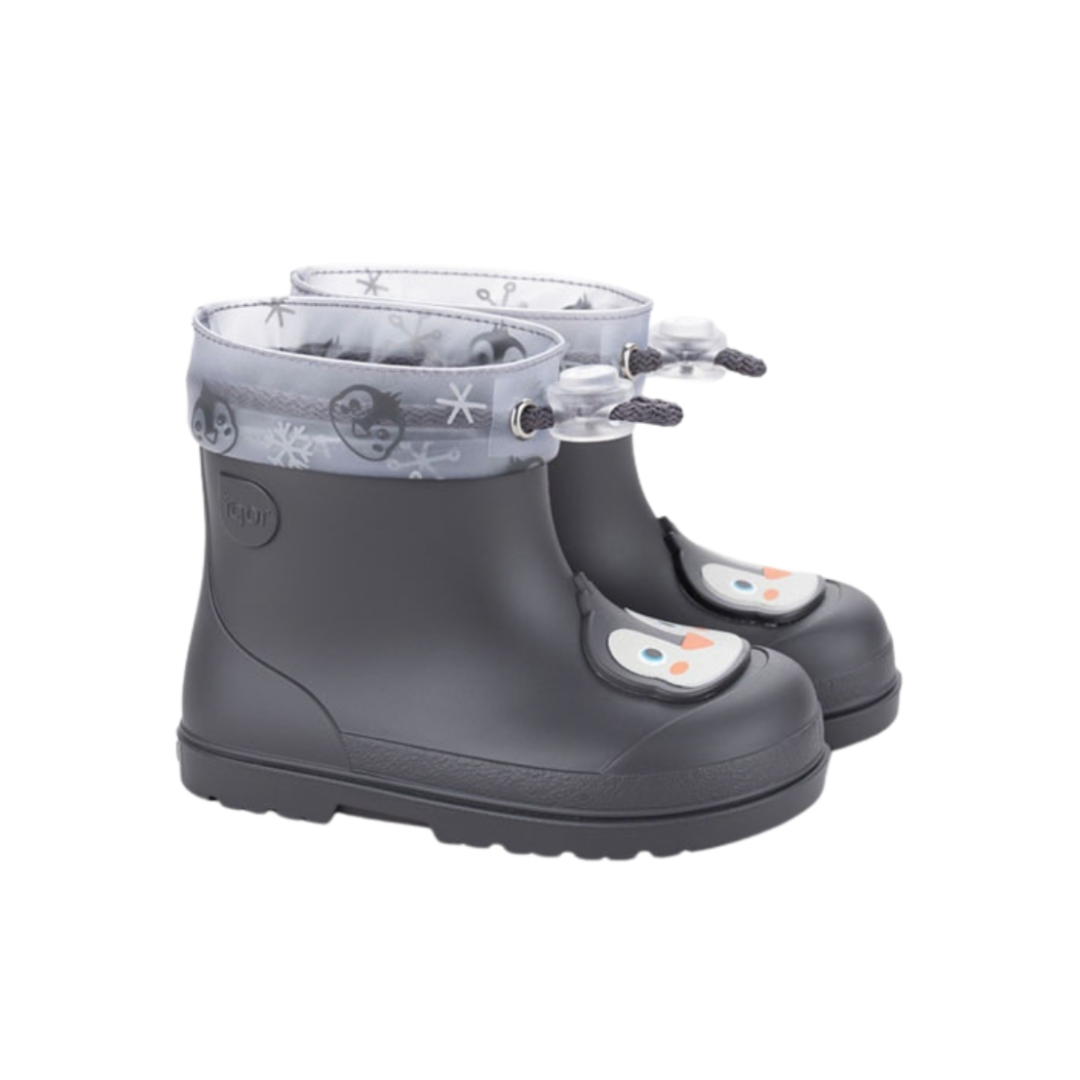 Botas galochas de criança cinza com pala azul decorada com símbolos de neve e pinguins