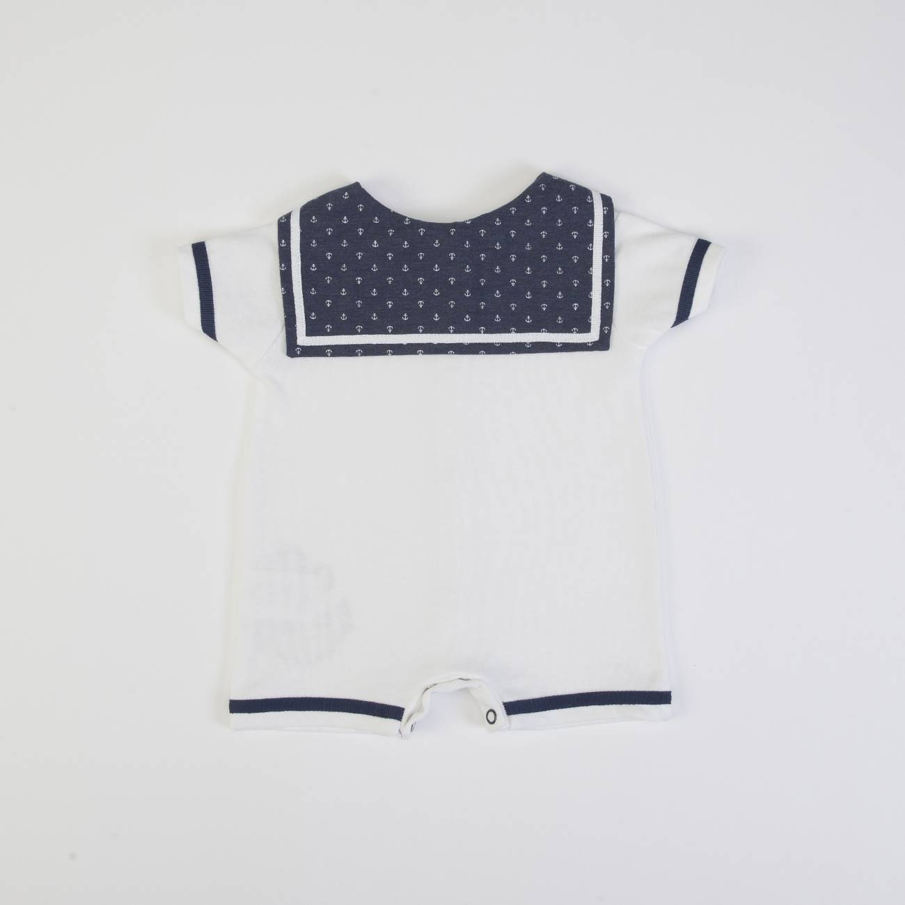 Macacão de bebé branco com gola azul-marinho e padrão marinheiro