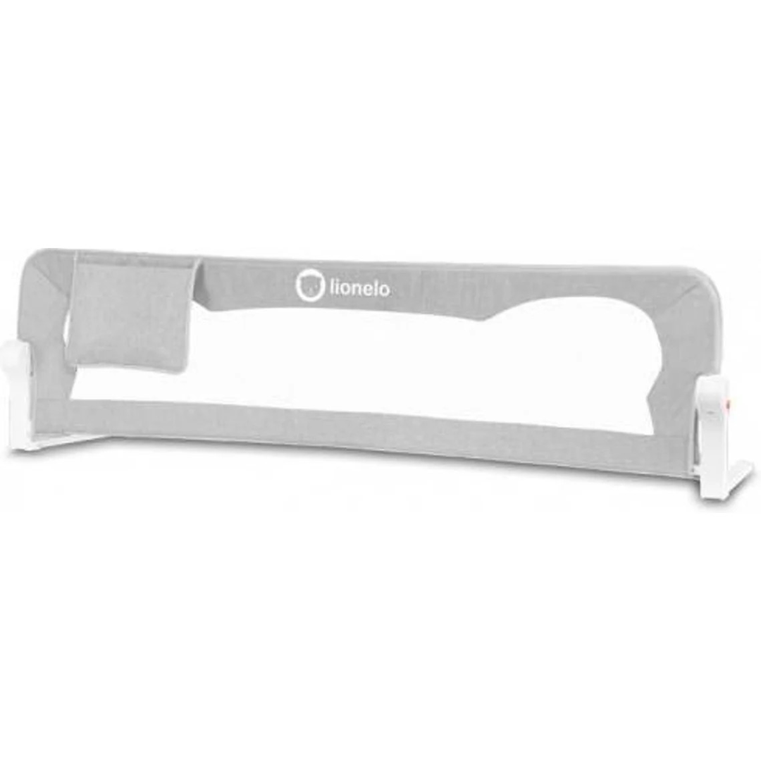 Grade de proteção para cama cinzenta com logótipo lionelo, estrutura branca e almofada pequena