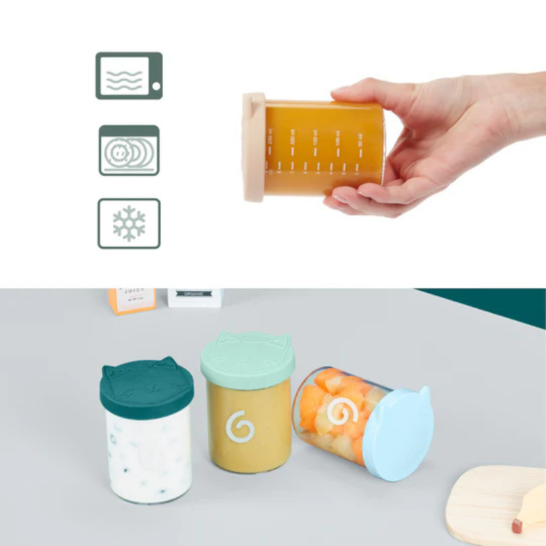 Frascos de vidro com tampas coloridas em forma de cabeça de gato contendo alimentos