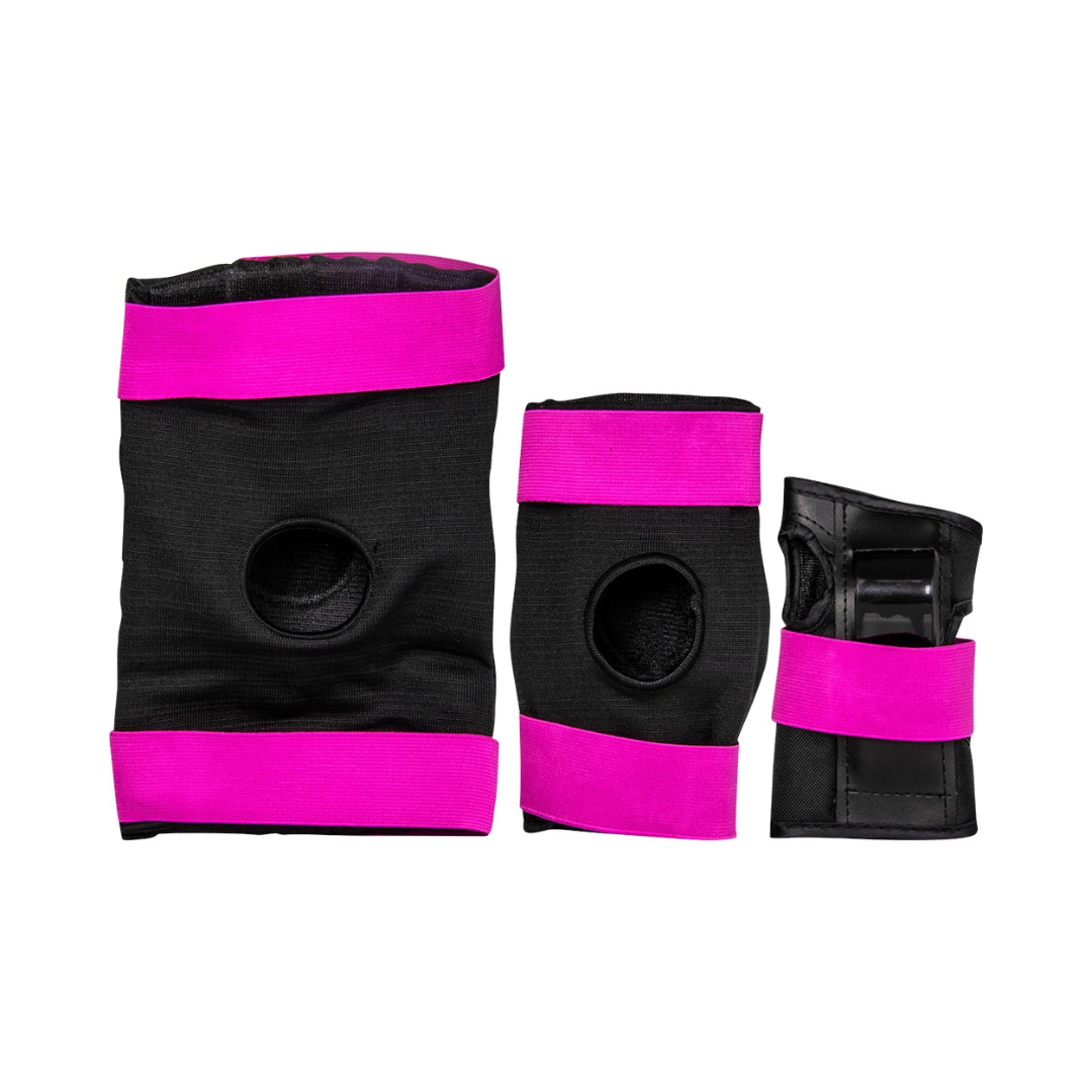 Conjunto de proteção desportiva preto com detalhes rosa e buracos para articulações