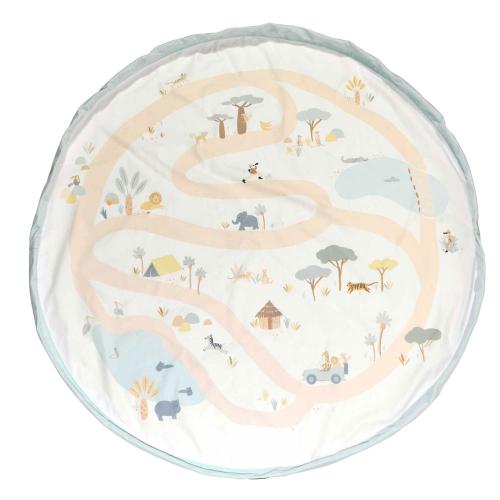 tapete infantil redondo com padrão de animais e árvores em tons suaves