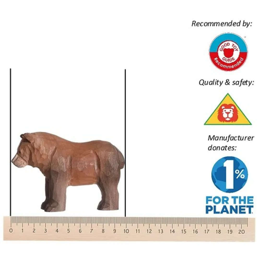 Miniatura de urso castanho em madeira com réguas e selos de recomendação e segurança