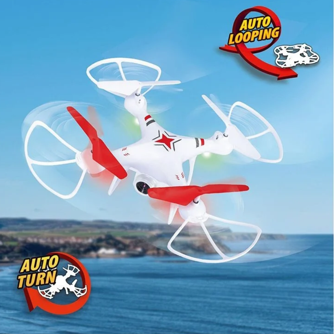 Drone branco e vermelho a voar sobre o mar com relevo costeiro
