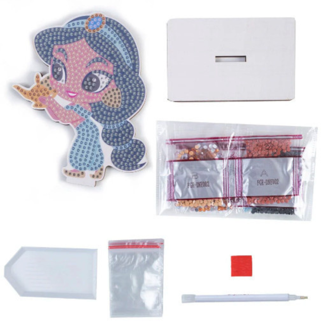 Conjunto para arte com diamantes com base de cartão personagem feminina e acessórios em fundo branco.