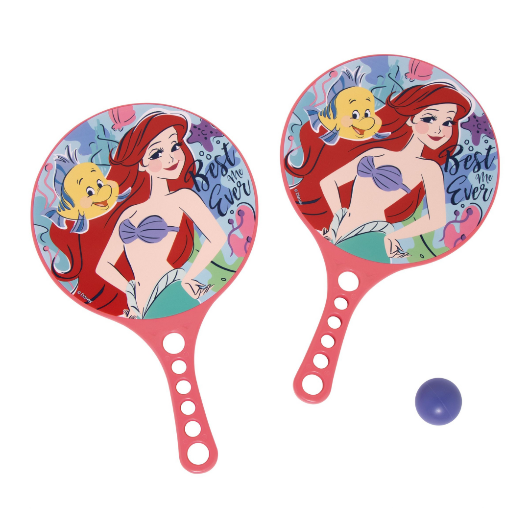 Raquetes cor-de-rosa com desenho da personagem Ariel e bola azul