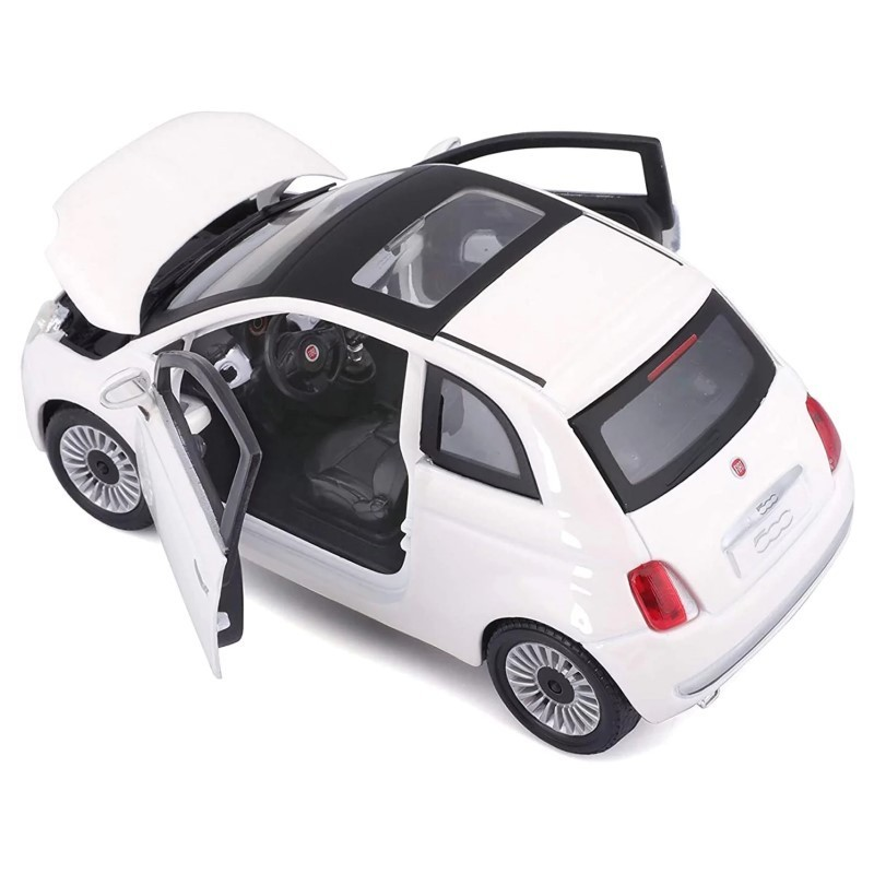 Carro de brinquedo branco com portas, capô e porta traseira abertos