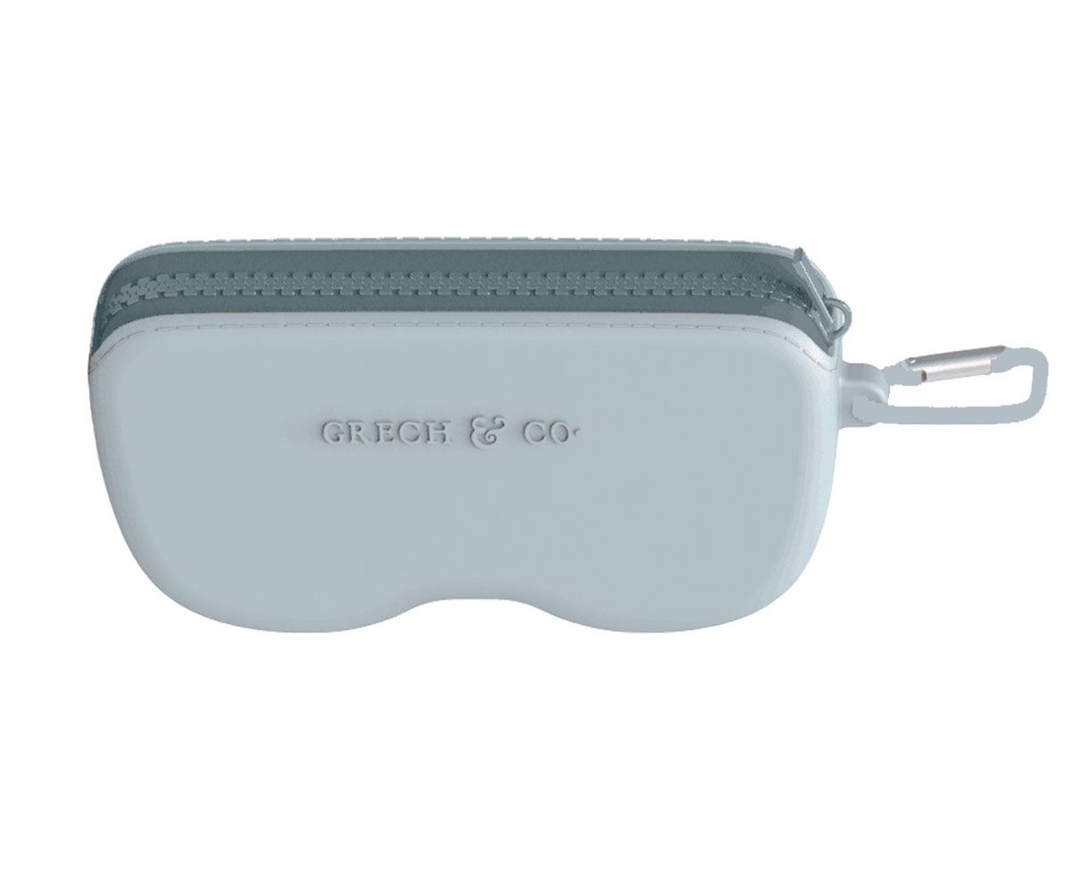 Estojo para óculos azul claro com fecho cinza e texto Check & Go