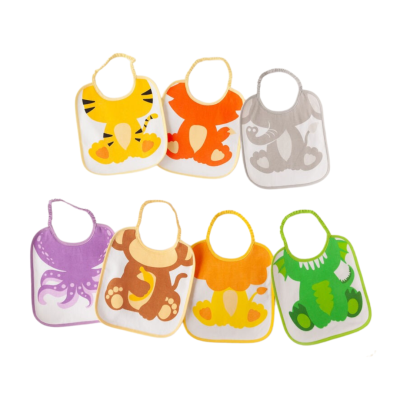 Sete babetes infantis com estampas de animais em várias cores