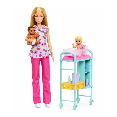 Boneca de médica com bébé e carrinho de bebé