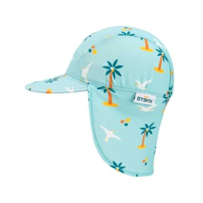Boné azul claro com proteção para nuca e estampado de palmeiras e gaivotas