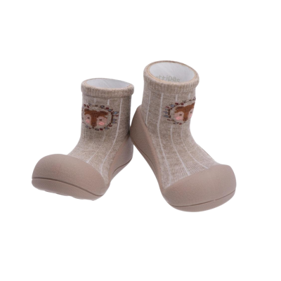 Sapatinhos infantis tipo meia bege com sola de borracha