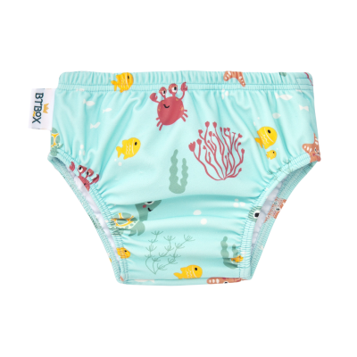 Cueca de banho azul claro para bebé com padrão marinho e etiqueta BTBOX