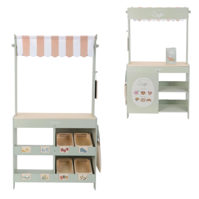 Brinquedos de madeira representando um mercado e um café para crianças.