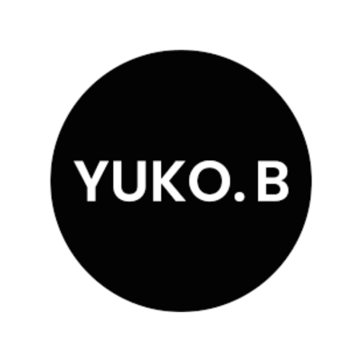 Logótipo YUKO.B em fundo preto circular