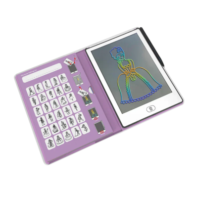 Livro/capa roxa com imagens de princesas e tablet branco com desenho de princesa colorido