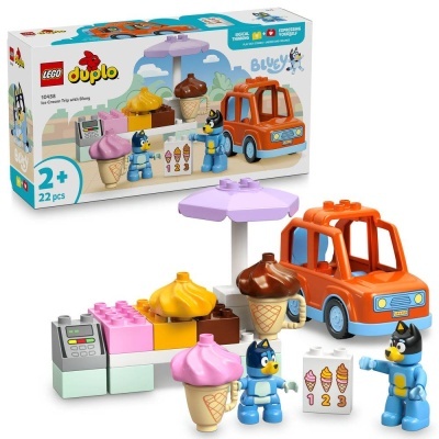 Conjunto LEGO Duplo com carrinho laranja, duas personagens Bluey, guarda-sol lilás e acessórios de gelados.
