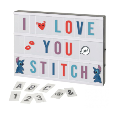 Painel de letras LED branco com frase colorida I ❤️ LOVE YOU STITCH e personagens Stitch azul nas extremidades