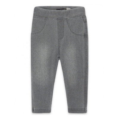 Calças de bebé cinzentas estilo ganga sobre fundo branco