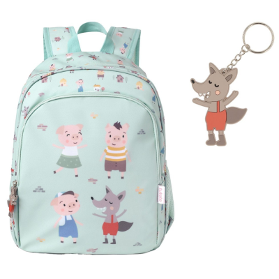 Mochila azul clara com desenhos dos três porquinhos e o lobo mau e porta-chaves do lobo mau.